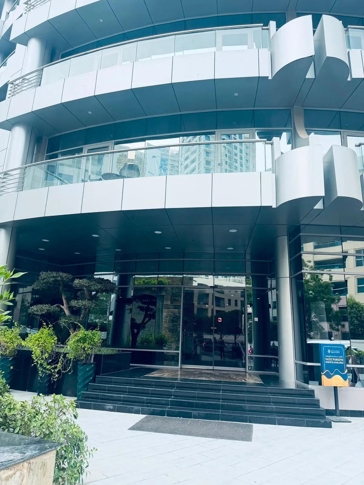 Entrance to Signature Hotel Apartments & Spa Marina, Dubai Marina