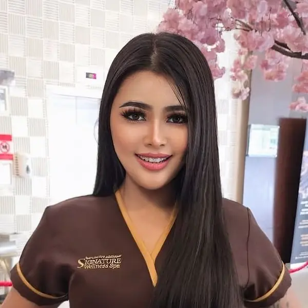 Gallery Massage therapist at Signature Wellness Spa Dubai Marina